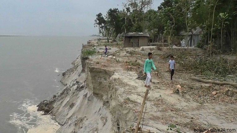 আগেই ভাঙন বর্ষাকালের