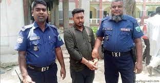 আটক যুবক এসএসসির ভুয়া প্রশ্ন দিতে কেন্দ্রে এসে