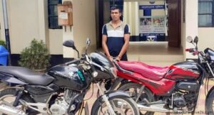 হাতকড়া খুলে পালালেন আসামি আদালত প্রাঙ্গণ থেকে